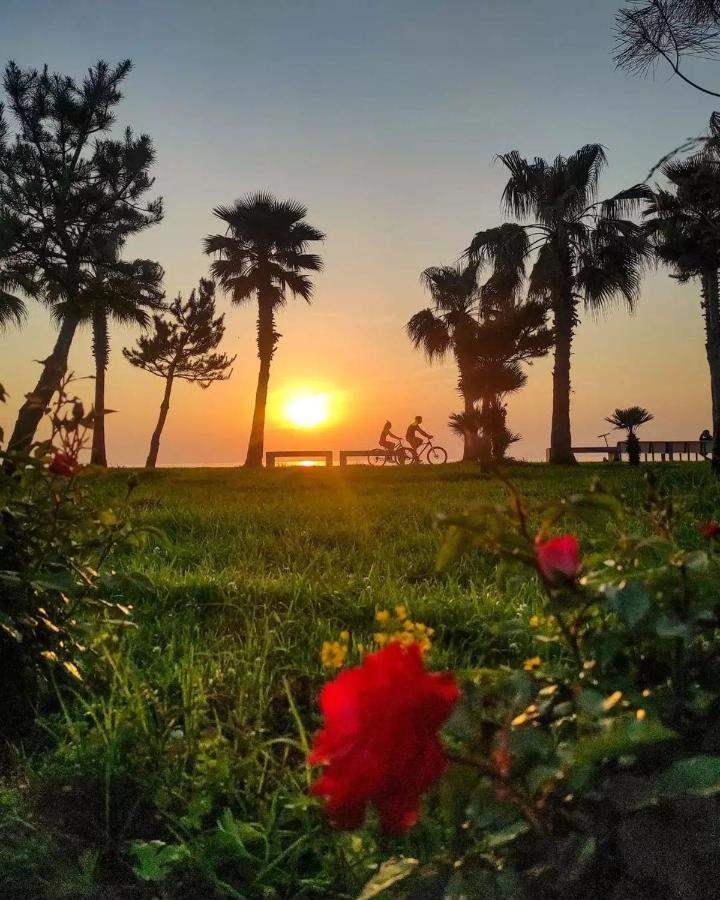 Superior Apartments Orbi City Sea View บาทูมิ ภายนอก รูปภาพ